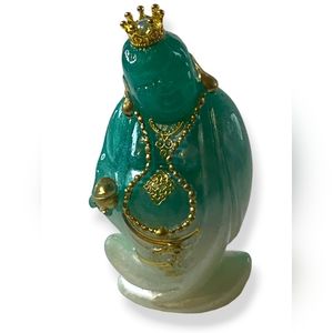 feng shui.Buddha statue for luck and happiness, God of wealth, home decoration.